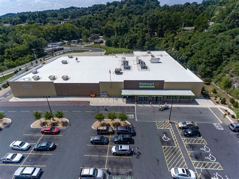 Walmart kingsport tn - Walmart Neighborhood Market is found at 750 Lynn Garden Drive, in the north region of Kingsport ( a few minutes walk from Oak Hill Cemetery ). The store is …